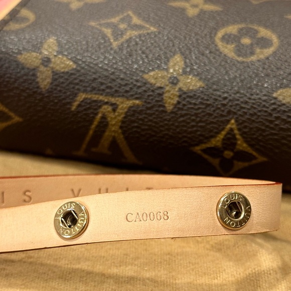 Louis Vuitton Pochette Florentine Belt Bag M - Picture 15 of 15